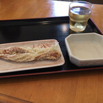 三枝うどん - ちくわを眺めながら待ちます