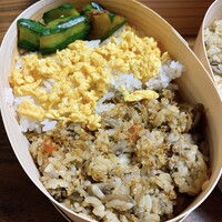 焼鶏 ひらこ - 卵そぼろご飯と鶏めしのハーフ＆ハーフ