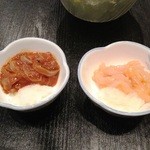 居酒屋　気腹志 - 激辛塩辛(210円)　と　塩辛(210円)