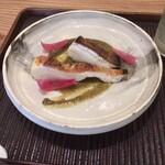 魚菜料理 縄屋 - マナガツオ〜発酵酢、赤玉葱添え