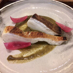 魚菜料理 縄屋 - マナガツオ〜発酵酢、赤玉葱添え