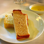 オーガニックグリル鵠沼海岸 - 自家製パン