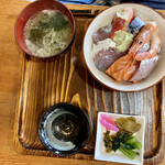 Ogakaisenryouri Sandaime Hotaru - 海鮮丼