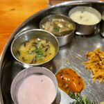 南インド料理 葉菜 - ライタ、ダルカレー、ナスのディナール、じゃがいものヨーグルトカレー