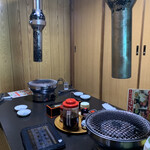 ドライブイン鳥 - 店内の座敷