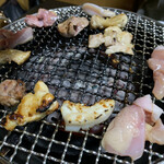 ドライブイン鳥 - 焼く風景でビールが飲めそう…