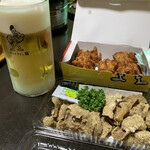ドライブイン鳥 - テイクアウトの唐揚げ、とり皮せんべい