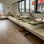 ラーメン もっけだの - 小上がり席