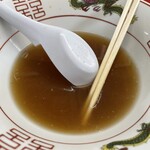 ラーメン もっけだの - チャーシュー麺普通盛あっさりのスープ