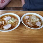 森田屋 - 左大盛り750円右ラーメン650円