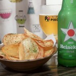 トリワイン ＰＩＫＯＳＨＨＨＵ - そのまんまポテチとハイネケン