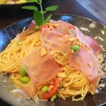 アル ガンベリーノ - 北イタリア産 生ハム、フレッシュトマト、枝豆のスパゲティ