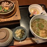 Soba Udon Yamabiko - 釜めし定食（鳥肉） ・そば（￥1120）