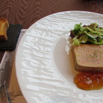 ラ メゾン ドゥ グラシアニ - 豚ミンチとレバーを使用したフォアグラのテリーヌ、自家製のアプリコットを利かせたブリオッシュ