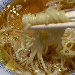 繁盛園 - 腰のある麺が特徴