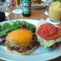 オーク ドア - オーク ドア バーガー（ バーベキューソース ベーコン チェダーチーズ ）