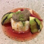 魚菜料理 縄屋 - 2.8kgの巨大鱧(神奈川)、賀茂茄子・筍・ビーツ〜賀茂茄子と土筍のソース
