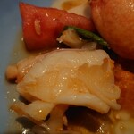 ベルエキップ - 究極のオマール　生か半生か判らない位の火入れ。
      ぎりぎりで攻めてみえる