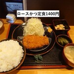とん亭 - 「美明豚(びめいとん)」ロースかつ定食1400円　全景