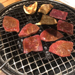 大衆 焼き肉ホルモン 大松 - ロース85点、コリコリ75点