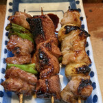 味よし 焼鳥 - 串最高！左からカシラ、レバ、スタミナ