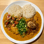 吉田カレー  - バターチキンカレー 大・ハンマーカンマー・トマトとネギのアチャール
      