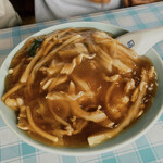芳来軒 - 豚肉細切りかけご飯 ¥750
卵スープも付きます
