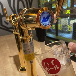 各卓ハイボール&レモンサワータワー完備飲み放題10分99円