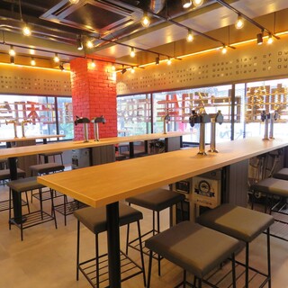 明るく開放的な店内！少人数〜団体様OK！