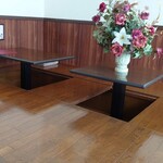 ベルエキップ - お座敷テーブル
      まず使われないだろう。
      2組が限界だろうとは思う。
      インスタ見て来てた一宮のお客さん方が
      美味しい美味しいを連発してた
      そりゃあそうでしょ！と思う