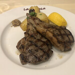 ラ・ベットラ・ダ・オチアイ - 仔羊の香草グリル