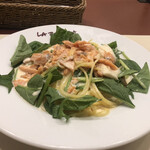 ラ・ベットラ・ダ・オチアイ - Pranzo A パスタ　スモークサーモン、エリンギ、ほうれん草の生クリームソーススパゲティ