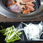 Yakiniku Tabe Hudaipurupuruhorumon - 焼き始めました