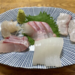 寿司処 いわなり - お造り 1,100円。
            まはた、平目、いさき、烏賊、真鯛。