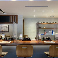 とんかつ まい泉 青山本店 - 2021/06 1階の入り口を入ったところにあるカウンター席