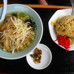 Shuumiken - 塩ラーメンとチャーハンのセット　680円