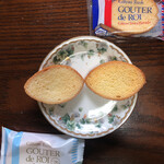 ガトー フェスタ ハラダ - フロマージュの方が少し白い焼き上がりなのかなぁ。