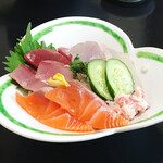 丸福寿し - 平日の日替り海鮮丼ランチ　900円