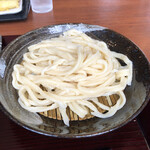 武蔵野うどん 竹國 - うどんは手打ちですが、仕上げが雑に感じます。