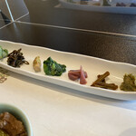 郷土料理ともん - 山菜７種
      あえて挙げるなら独活、伽羅蕗、蕗味噌が美味