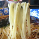 自家製麺 カミカゼ - 塩焦がしネギラーメン/麺リフト