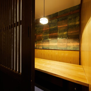 We have various types of seats available, including private rooms and sunken kotatsu tables.