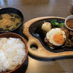 Bikkuri Donki - ハンバーグ＆コロコロ赤身ステーキセット＋エッグ
                        1535円＋110円