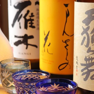 Enjoy fish with local sake and authentic shochu recommended by the owner
