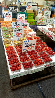 Minoru Seika - 道外産の果物もいっぱい！