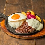  自家製ハンバーグの鉄板BBQロコモコ スープ付