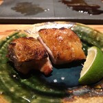 とり茶太郎 - 茶太郎鶏 もも肉 炙り（アップ）