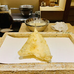 日本橋 蕎ノ字 - ☆キス（淡路島）
      ◎キスは身が大きくふっくらして美味い。塩でひと口、残りは天つゆで頂く。