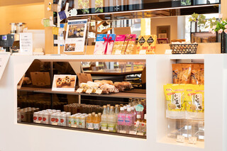 Toi Kafe - ドリンクに合うちょっとしたお菓子の販売も行っております。