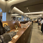 梟書茶房 - お店入口に向かう通路